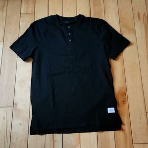 Men's small tee